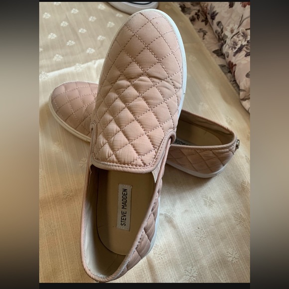 Excellent condition, gently used Steve Madden Flats - Picture 2 of 3